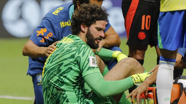 Alisson Becker và “lời nguyền” gân kheo: Khi phong cách hiện đại trở thành con dao hai lưỡi_6920479ccc93c.jpeg