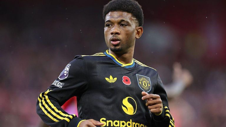 Gary Lineker chỉ thẳng vấn đề: Vì sao Amad Diallo phải đá wing-back tại Man United?_69433a92e02fb.jpeg