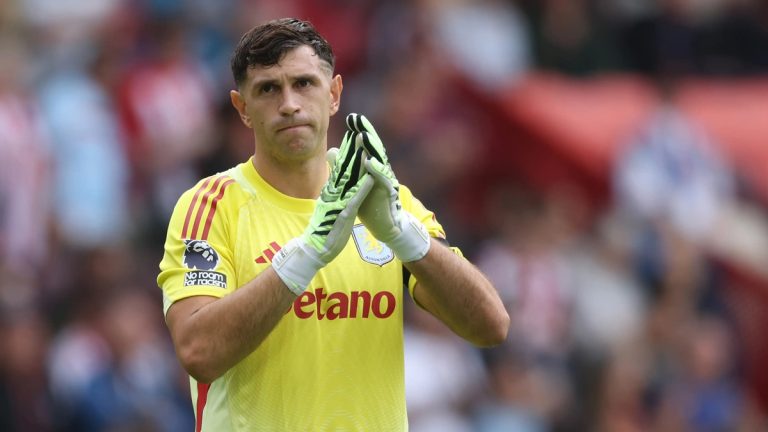 Kịch tính vụ thủ môn Man United: Emiliano Martinez bị hủy kèo phút chót, nhường chỗ cho ‘người hùng’ Senne Lammens_6943390ab303d.jpeg