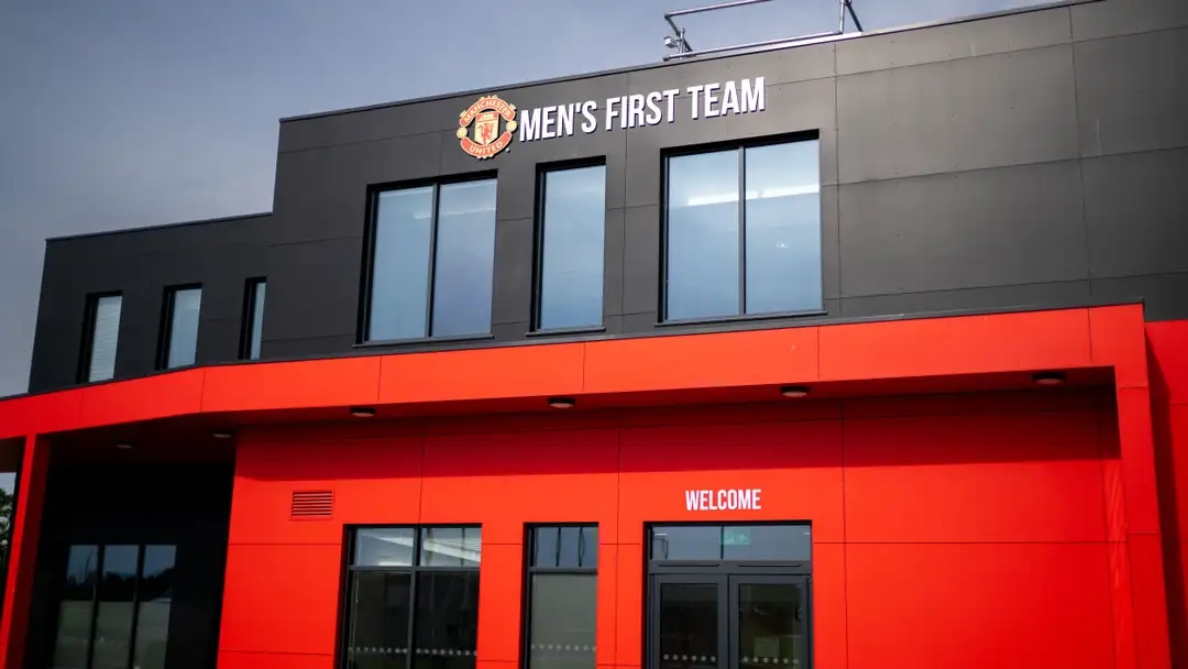 Manchester United ra quy định “bịt miệng” nhân viên, siết chặt kỷ luật truyền thông_694f7c576a23b.jpeg