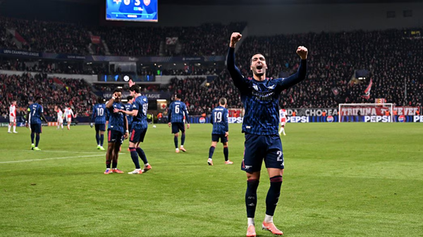 Mikel Merino tỏa sáng: Cú đúp vàng giúp Arsenal vượt khủng hoảng nhân sự_69435352a41a9.png