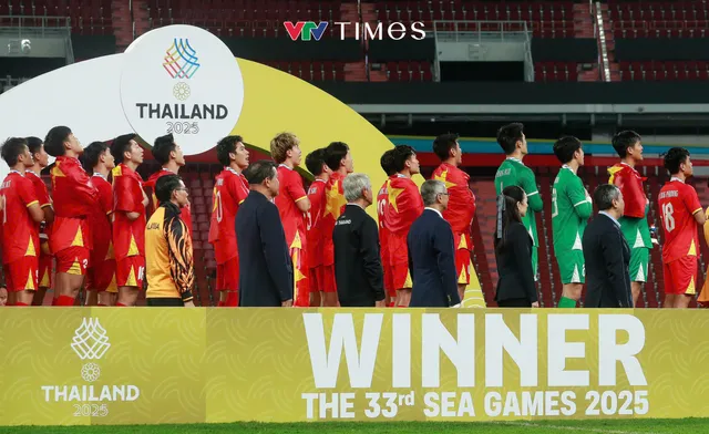 Bóng đá Việt Nam và dấu ấn HLV Kim Sang-Sik: Thành công không tới từ những phép màu_695a500c60ae3.webp