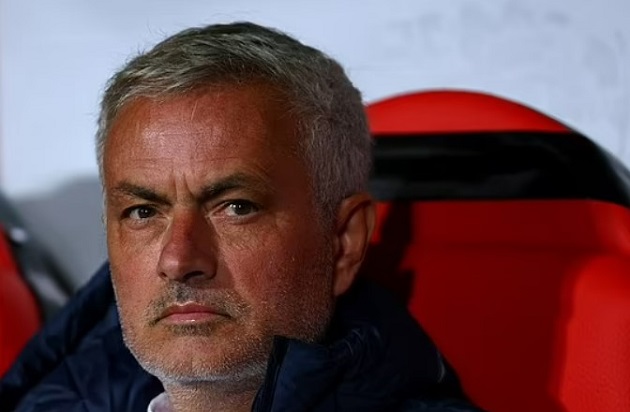 Mourinho chỉ trích sai lầm VAR, đòi công bằng cho Benfica_695a9421cbebc.jpeg